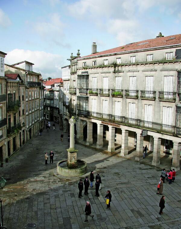 JorgeTurGalicia's tweet photo. http://t.co/nD4Eq22dZc  Santiago, plaza de Cervantes http://t.co/VRGhzWsIzg