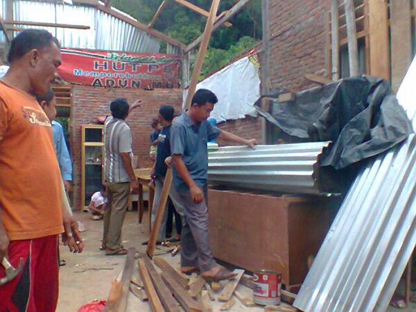 Satu rumah diterjang angin puting beliung, Peulumat, Aceh Selatan @PusdiklatBNPB <a href="/BNPB_Indonesia/">BNPB Indonesia</a>