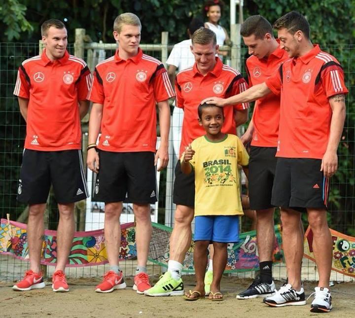How Strong Is The Average World Cup Soccer Player Fi!   tness - bastian schweinsteigers legs
