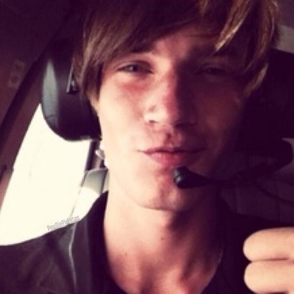 PewdiepieFetus's tweet image. @pewdiepie i cannot figure out whether this is you riding a plane or playing on your computer.