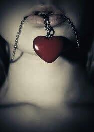 من كثرالمصايب جزعت الروح: :::
ومليت الحياة وداعت امي!:::
دنيةمعاندةوماترضئ ارتاح: ::
وبوسط الحزن خلتني مرمي.. :