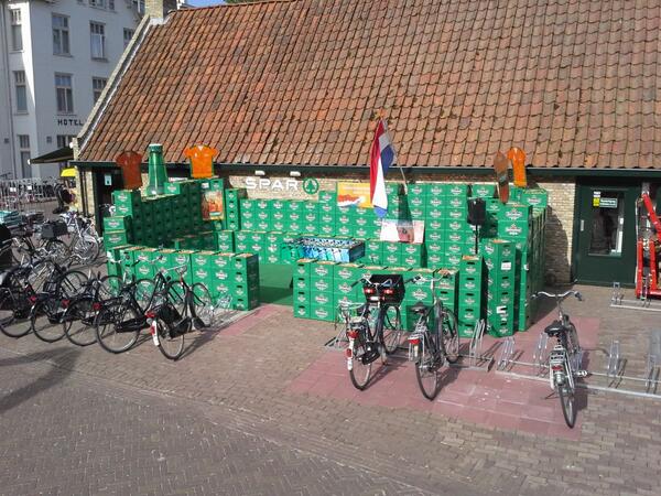 Bierkrattenstadion op schiermonnikoog.
384 kratten. #sparschut