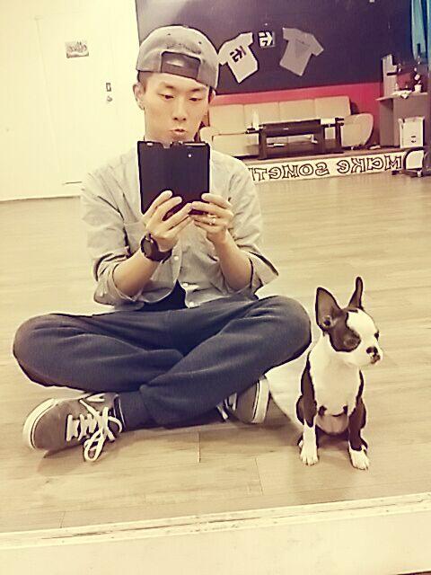 mrbin8971's tweet photo. 다들 스켸줄가고 나랑 루나랑  출근도장꾹 http://t.co/06y4ohQBAC