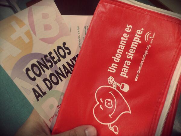 Materialistas no altruistas, por donar en el CTS de Málaga os dan una neverita #DiaMundialDelDonanteDeSangre