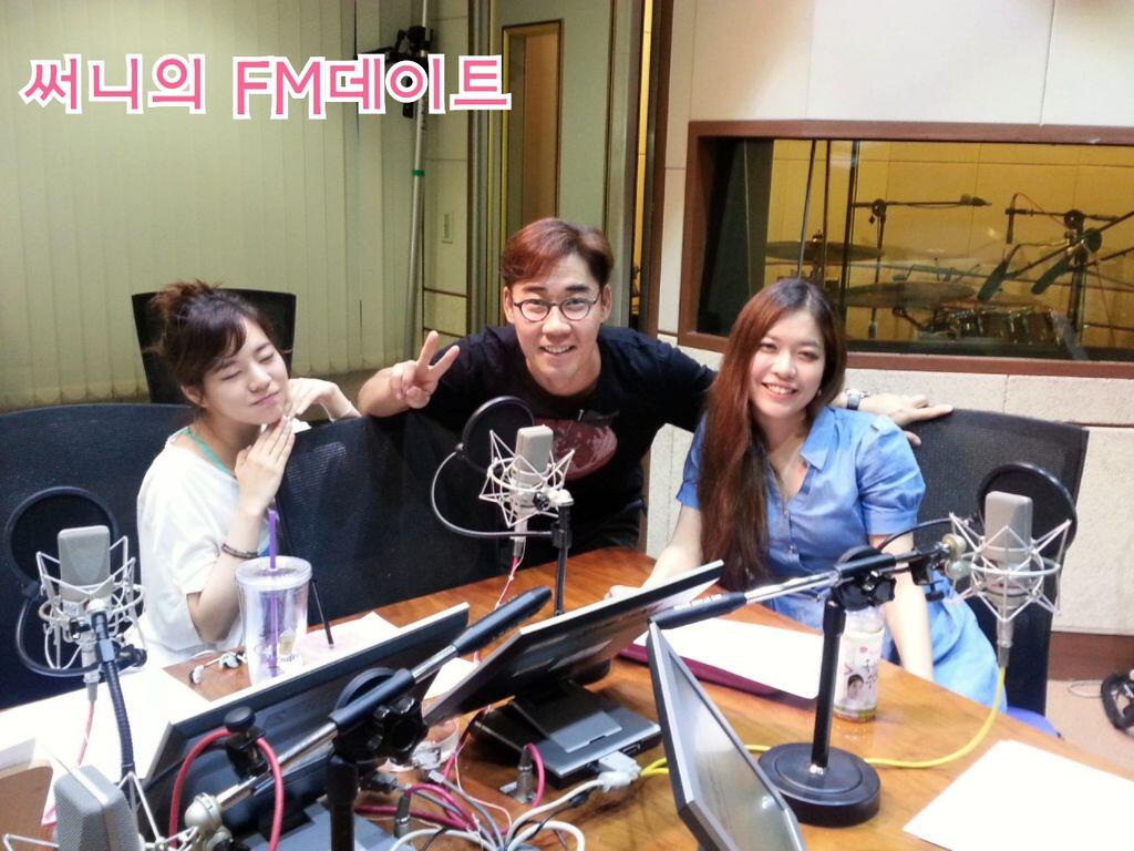 [OTHER][06-05-2014]Hình ảnh mới nhất từ DJ Sunny tại Radio MBC FM4U - "FM Date" - Page 2 BqAq1IkCYAA5hgv