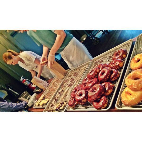 How I Friday: #TopChef @StephanieCmar, @StackedDonuts & @trademarktarts at @merchantboston! instagram.com/p/pL3IfcvPzh/