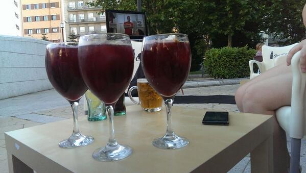 AnaBodas's tweet photo. Así da gusto ver el partido @BeaPlotina @CynthiaBermejo @Glosensacion @Cristitri http://t.co/DsjOIEP233