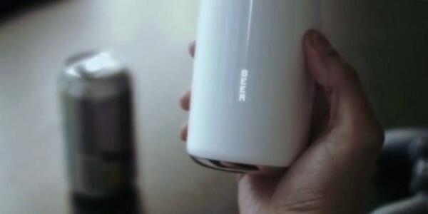 HuffPost's tweet image. This smartcup supposedly tracks everything you pour into it huff.to/1ltkvk1