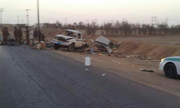 safear511's tweet photo. انقلاب جيب شاص محمل اسلحه وذخيره .صباح الامس .على طريق البديع والافلاج..ياعزتيله المسكين http://t.co/yzUFowLxN7