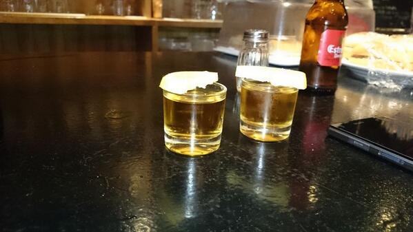 cabrerasimo's tweet photo. En la previa calentando para no lesionarse!  @AmcMora http://t.co/di89IDcuib