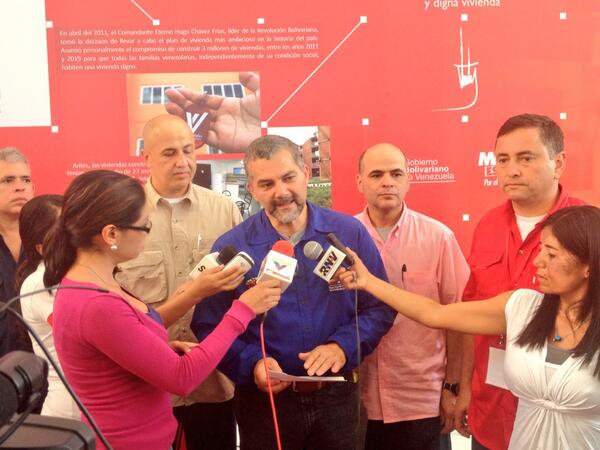 Minhvi_Oficial's tweet photo. #AHORA | Min. @ramolinap declara a los medios último Balance al cierre de la #FEVIH2014 | @VTVcanal8 @RNVinformativo http://t.co/hzQGowucwK