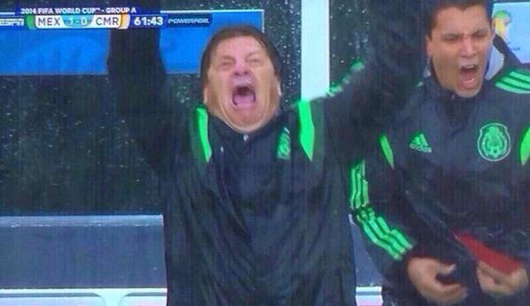 FueOribe's tweet photo. Mi reacción cuando me escribes primero en Whatsapp. http://t.co/sYRnTmT8b2