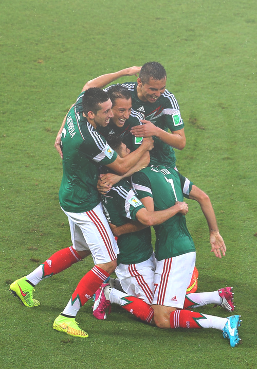 WCSnapshot's tweet photo. FT: Mexico 1-0 Cameroon // #WorldCup2014 http://t.co/pLUiJpA0RN
