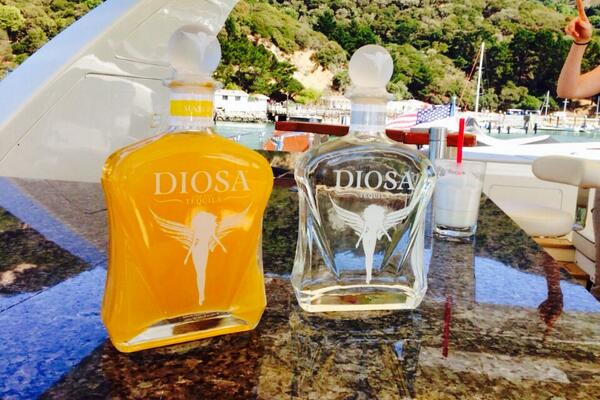 DIOSATEQUILA's tweet photo. Who's yachting today??
Diosa Tequila on an Azimut 85 foot yacht!!  @Azimut_Yachts @azimutbenetti  @yachtparty http://t.co/AJHyfHZKq4