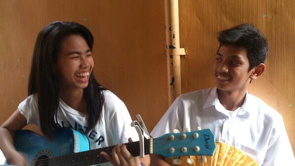 YourPassionPJM's tweet image. Ito talaga yung the best.. How he looks at her.. #Epic #GiTom shipper!! Laptrip!!! :D
