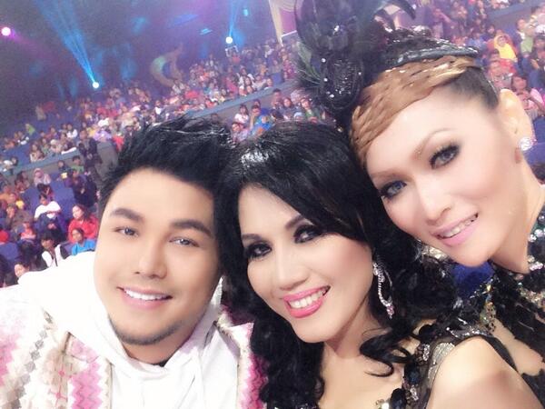 daratista_inul's tweet photo. Curi2 main selfi ..... http://t.co/48PAqJWTo4