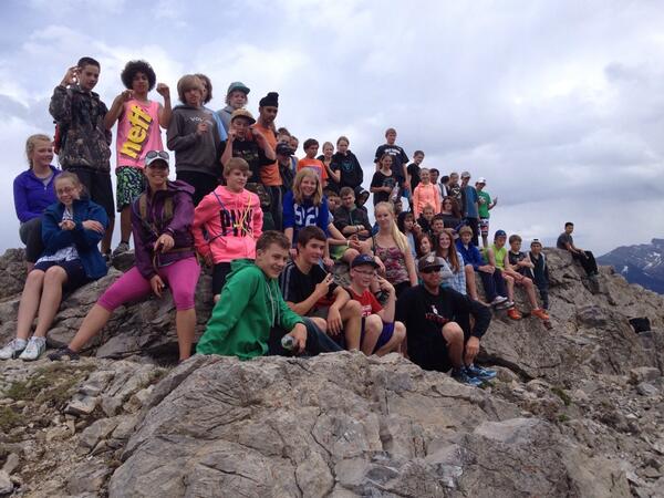 JennaWilky's tweet photo. We made it! Summit of Sulphur Ridge, so proud of our kiddies. Great hike, but ready for Miette! #gcms #psd70 http://t.co/2ITCtwb617