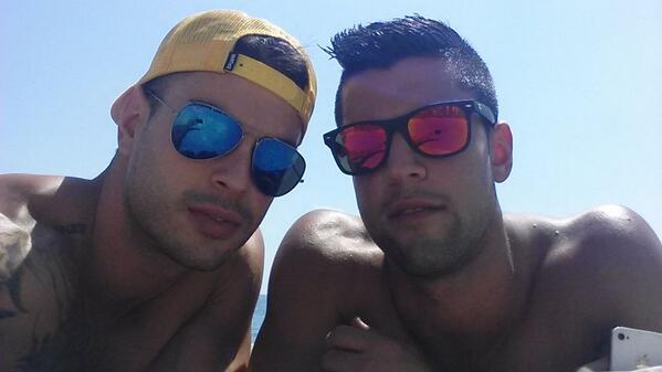 MaykelSanchez4's tweet photo. Tomando el solecito @RubenPuertas1 http://t.co/4asoG2wSqq