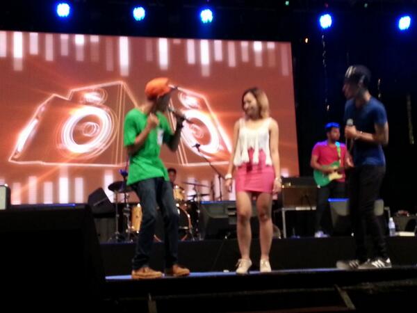 A beautiful lady invited to the stage with Harry Toledo Covers, was her name Denisa? :) <a href="/harrytld/">harry toledo</a>  #kkjazzfest