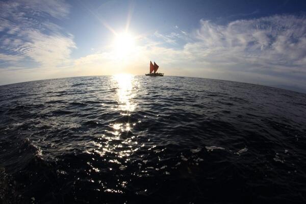 richardbranson's tweet photo. Ocean &amp; adventure among biggest passions. Hope to join part of @HokuleaWWV voyage #Malamahonua http://t.co/hGSospVktc http://t.co/SudepQ5hiP