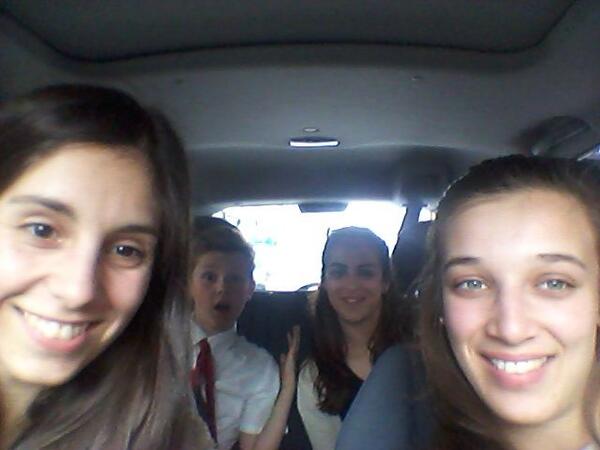 Maria26Azparren's tweet photo. Selfie with Cameron @Marina8903 @soniagizq http://t.co/OqUqGsgINi