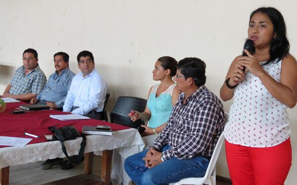 PedernalesGad's tweet photo. Alcalde de Pedernales, Gabriel Alcívar, ponderó el interés de servidores turísticos del cantón en brindar lo mejor http://t.co/aXBLcJXMcG