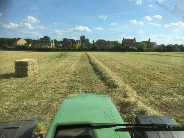 HenlowHayMan's tweet photo. First hay of 2014 #scorcher  @NFUtweets @TheFarmingForum http://t.co/NeYKAvGAlh