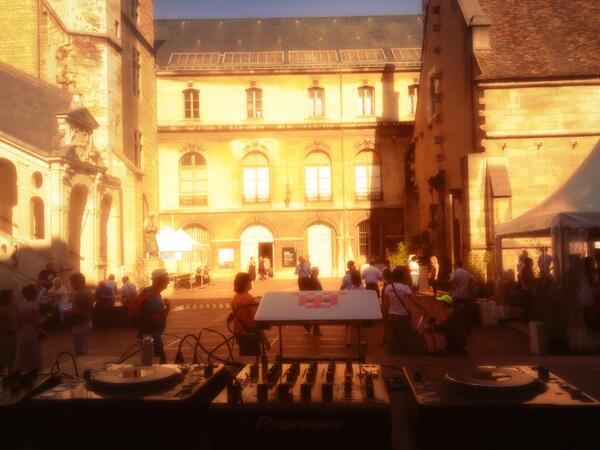 Luc_Teknet's tweet photo. Lieu de travail du jour ! #Clameurs #Dijon http://t.co/b8w1urDXGm