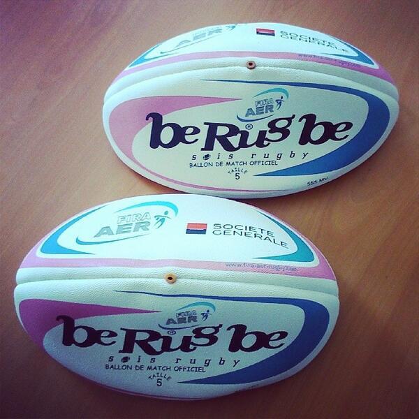 rugbyliege's tweet photo. Sans oublier les ballons @BeRugBe #Brive2014 @SevensWomenGPS Important ça les ballons !!! @SebDumont03 ;) #GoBel7s http://t.co/eGY6vmPaPc