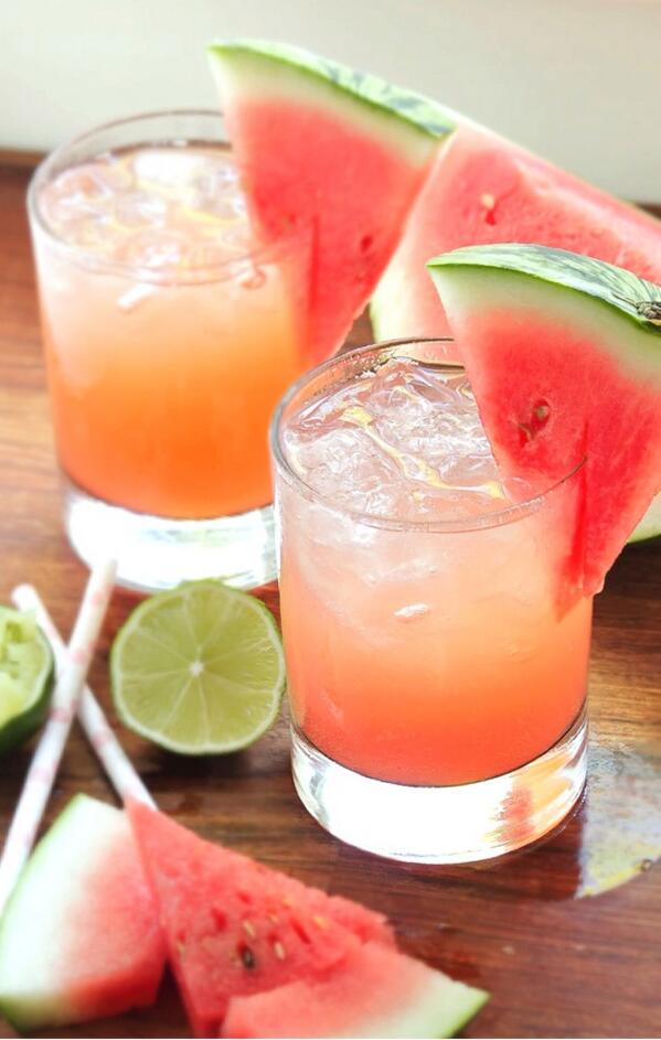 CookHpyEvrAfter's tweet photo. #HappyFriday! Start the w/e off right (&amp; lite) w/ one of these Skinny #watermelon #margaritas http://t.co/alqjKwvJV3 http://t.co/qHl17ol6AC