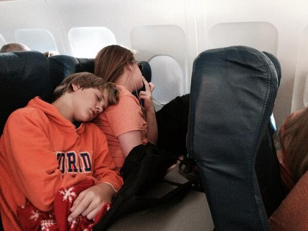 die_A_bed_tics's tweet image. Just landed and tension is high