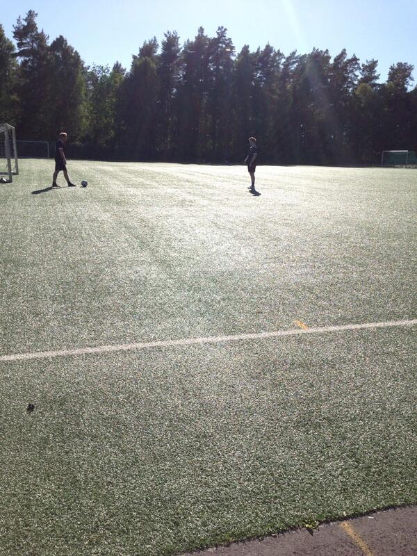 FotballBi's tweet photo. BI planlegger en liten fredag 13. Ulykke for MS 2! I steikene sol skal den svake trenden snu! #football #bi http://t.co/PaY76z8tyS