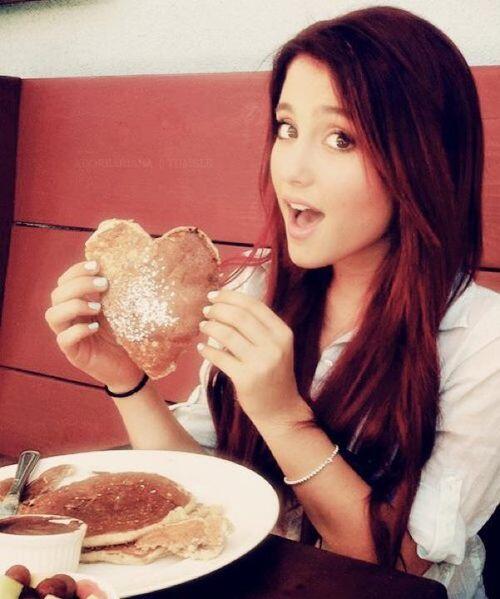 AriXxGrandeXx's tweet photo. Forever alone..jmd lust party zu machen? http://t.co/jcPPKUxc1r