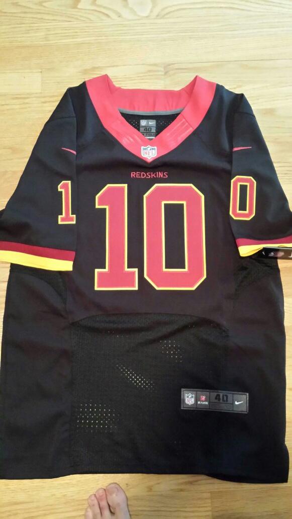 uiucjerseys's tweet image. Jersey Giveaway! RT and like our Facebook page for your chance to win this sweet RG3 jersey. Winner chosen Monday.