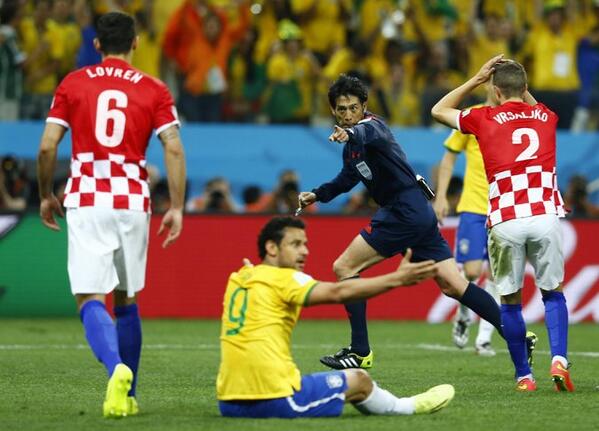 SportsOnlineTv's tweet photo. Brazil&amp;#39;s World Cup opening day brings protests, home team victory - http://t.co/ONSIkYTuwH http://t.co/CbCCSqKn4w