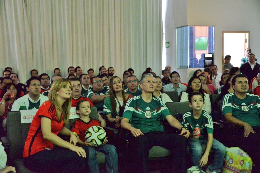 Alfredo Del Mazo on Twitter "El equipo Banobras_mx apoyando a