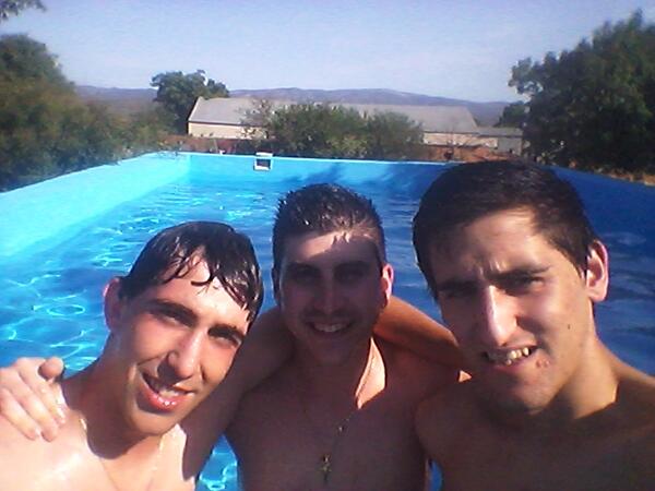 Piscineo bueno! <a href="/PauHerrero3/">Pau Herrero Sales</a> <a href="/ASafont/">Alexis Safont</a>  #pouencalvo