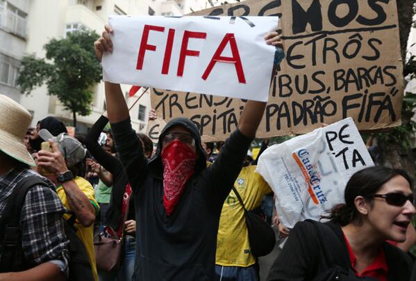 globalnews's tweet photo. PHOTOS: Powerful images of #WorldCupprotests http://t.co/nSVostmwCl in #Brazil http://t.co/Dn6G4dcviv