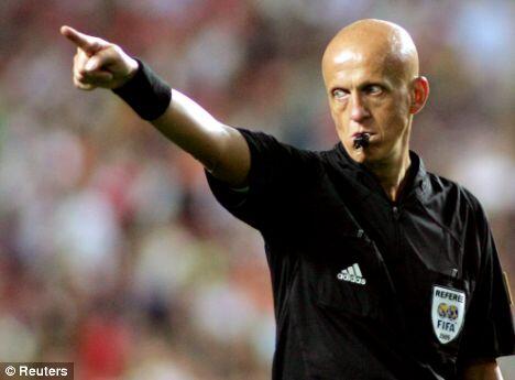 FootballFunnys's tweet photo. We need to have this referee back.. http://t.co/kHqKBrUGP6