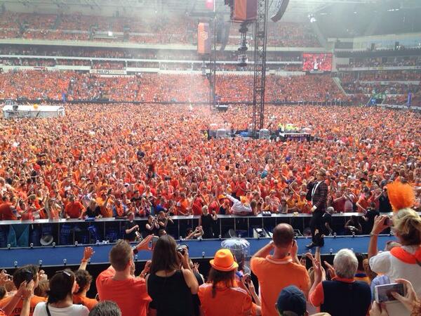 psvsupnl's tweet photo. Ondertussen in het Philips Stadion...  RT @FinCreb: #huphollandhup http://t.co/ng4YRjbi2I