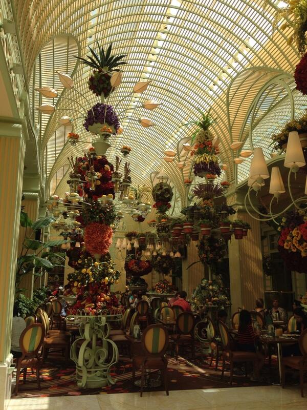 TravelProChris's tweet image. These arrangements at #TheWynn are amazing!  Some of them are all food!  #mmptravel #leavinglasvegas