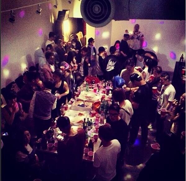 winneroverload's tweet image. "@WeAdoreJinwoo: RT @WinnerUpdates: Unseen #WINNER with YG FAMILY party?

#winnerupdates http://t.co/9NcrbynAxr" isee namsong!