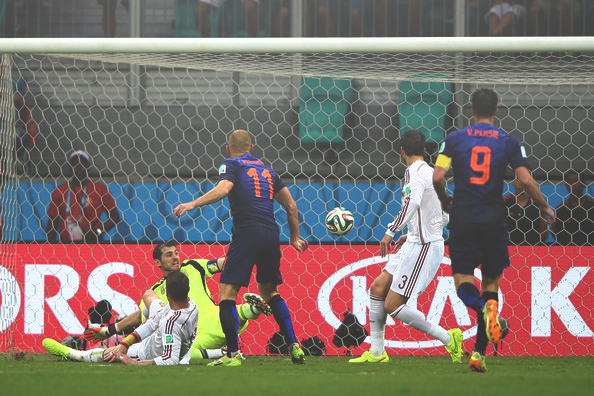 WCSnapshot's tweet photo. Robben making it 2-1 - #WorldCup2014 http://t.co/kRouSDw09P
