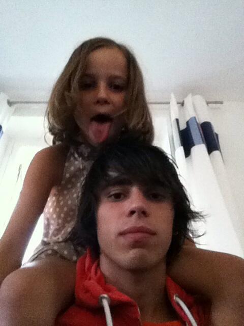 Sim32600's tweet image. Un monstre!