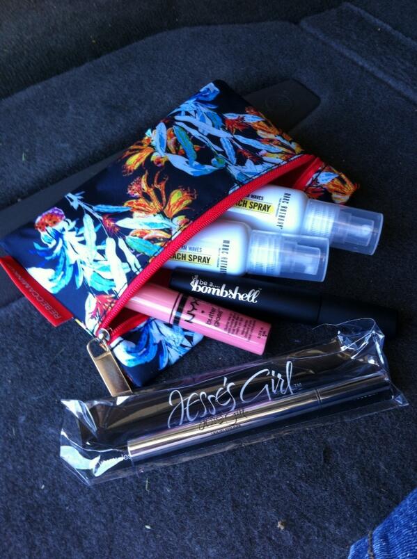 hrseals's tweet photo. Got my first glam bag! @ipsy #ipsy http://t.co/h2R99KdmmJ