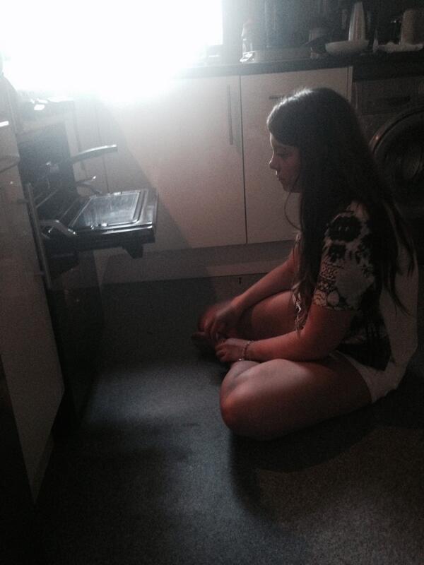 TheRealEngall's tweet photo. Interesting new cooking technique.. She's been there for an hour now #ItsNotGoingToCookAnyQuicker @SophieWithams http://t.co/3M0ByPEIxM