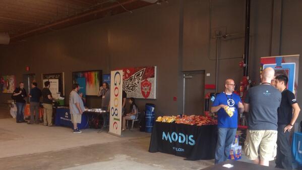 la_mitche's tweet image. #SoHacks #Hackathon at #rackspace! Tons of smart kids here for overnight fun!!