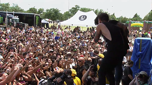 FearlessRecords's tweet photo. #FearlessFamily http://t.co/iZBHB3munl