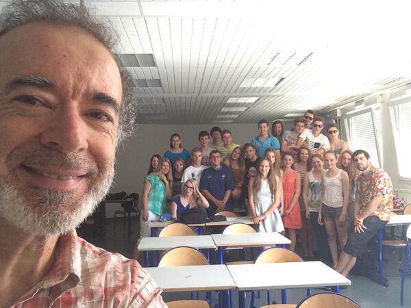 67_marie's tweet image. Ptit selfie avec le prof de français 💕 #2nde2 ♥️♥️