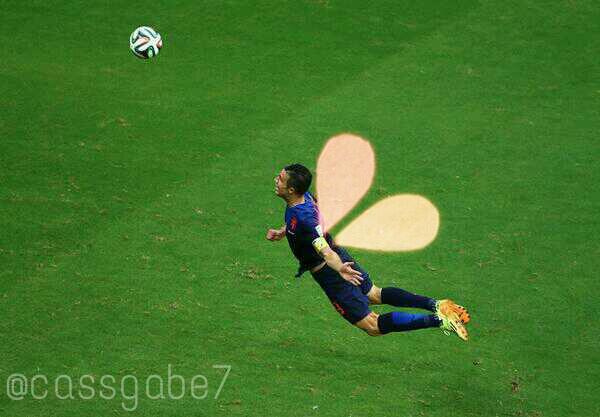 BqCTY9vCYAA2PO4 The flying Dutchman! Best pictures & photo shops of RVP equaliser v Spain